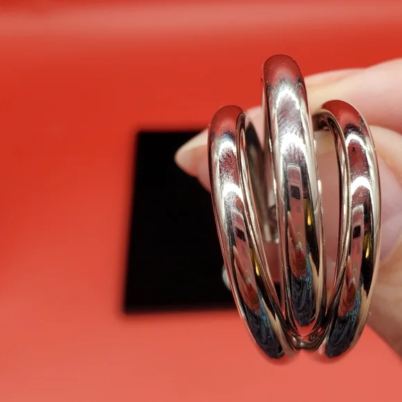 ⭐2 Pairs of Hoop Earrings - Picture 14 of 16